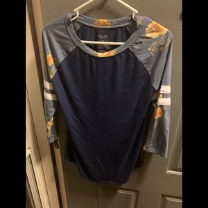 Arizona juniors sz M blue/flower design 3/4 sleeve